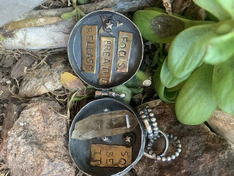 SoulNest™ Medallion – Carry Calmness, Confidence, and Your Inner Strength Wherever You Go
