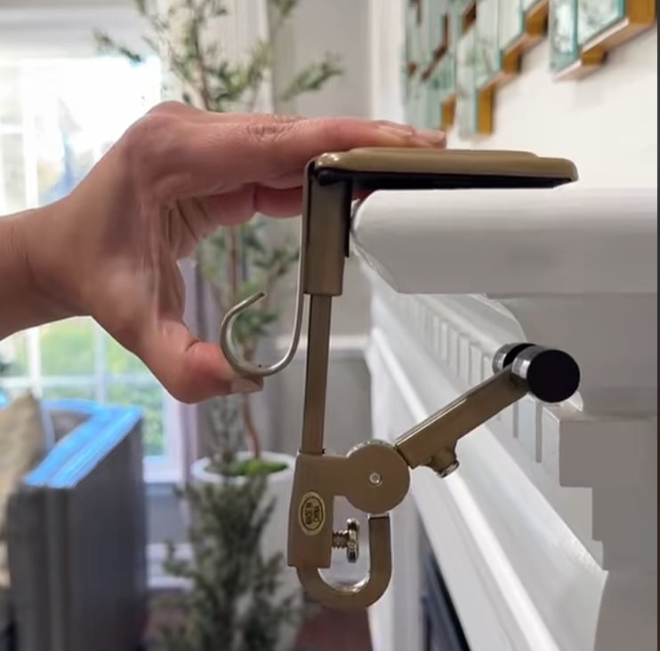 GlowMantle™ – Secure Your Festive Spirit with Effortless, Damage-Free Decoration