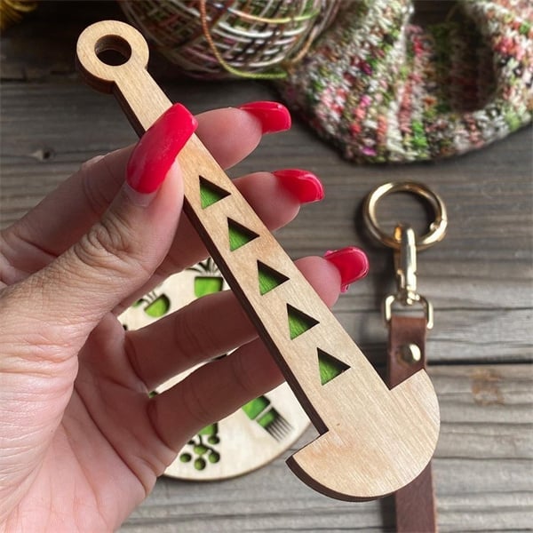 YarnMate™ - Portable Hand Wrist Yarn Holder