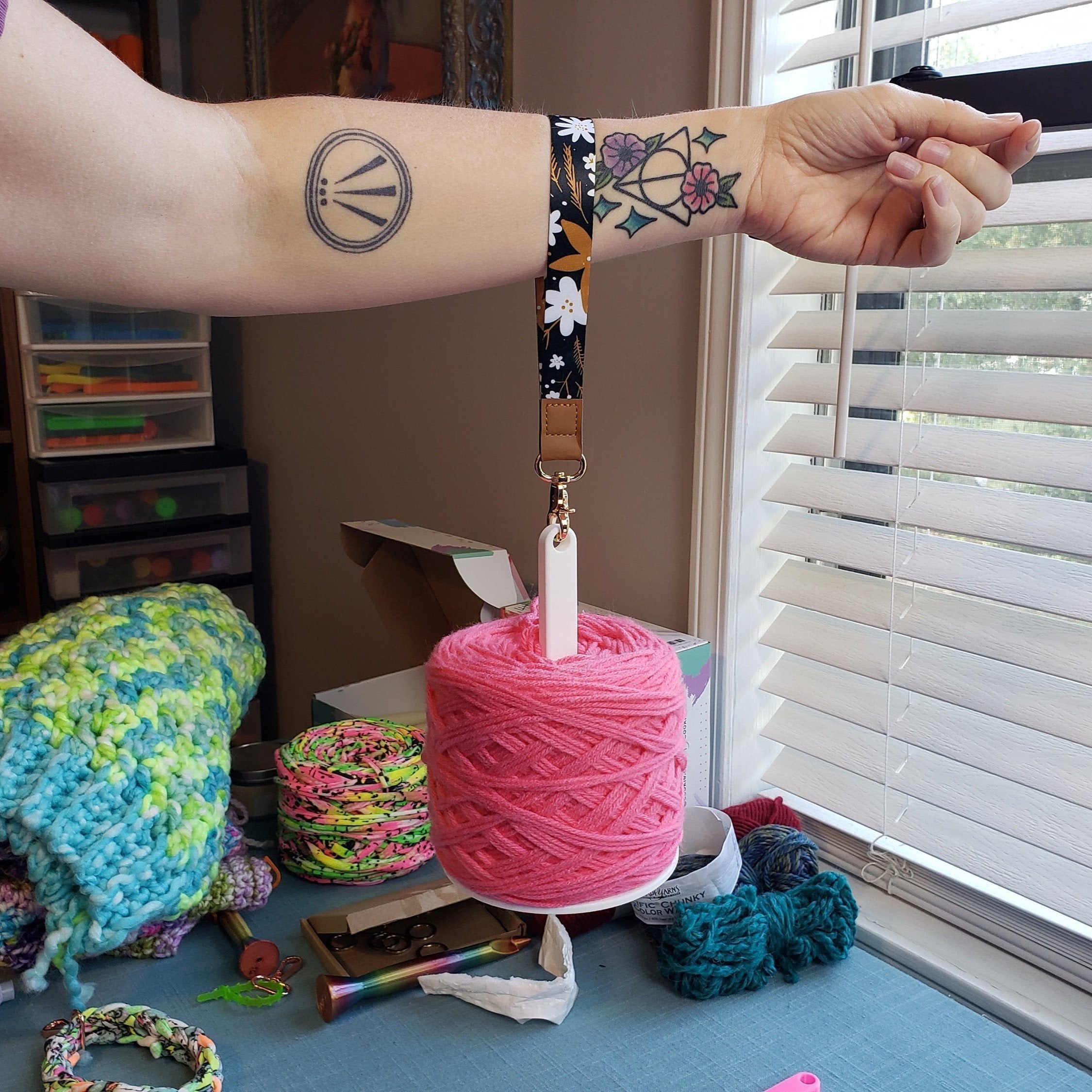 YarnMate™ - Portable Hand Wrist Yarn Holder