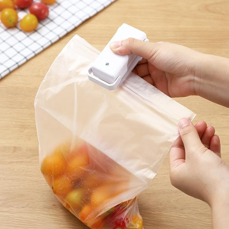 1+1 FREE | FreshSeal™ Stops food waste by keeping opened bags Fresh