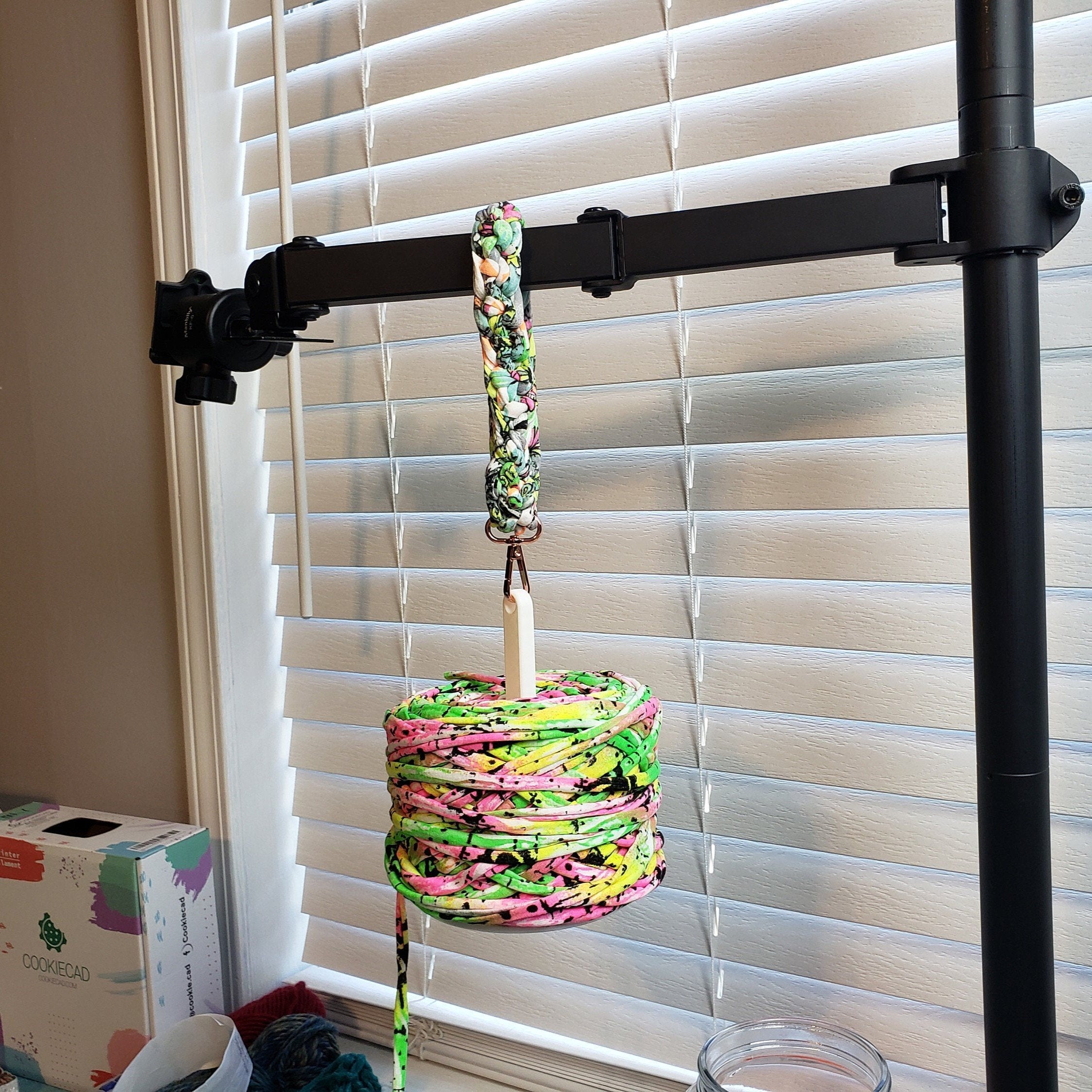 YarnMate™ - Portable Hand Wrist Yarn Holder