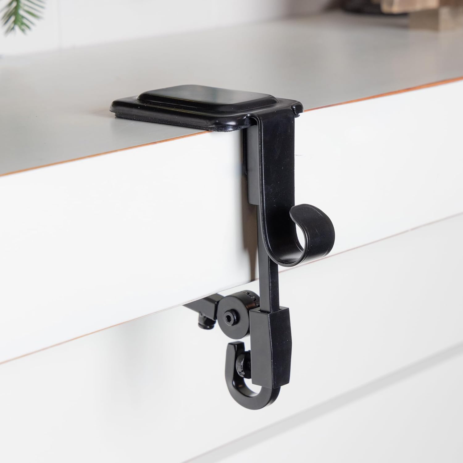 GlowMantle™ – Secure Your Festive Spirit with Effortless, Damage-Free Decoration