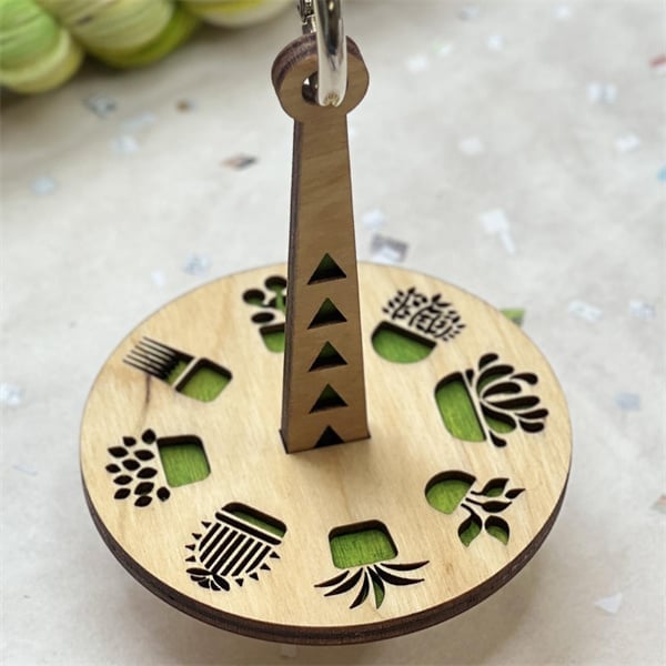 YarnMate™ - Portable Hand Wrist Yarn Holder