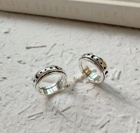 Ecliptify™ - Rotating Ring with Moon and Stars