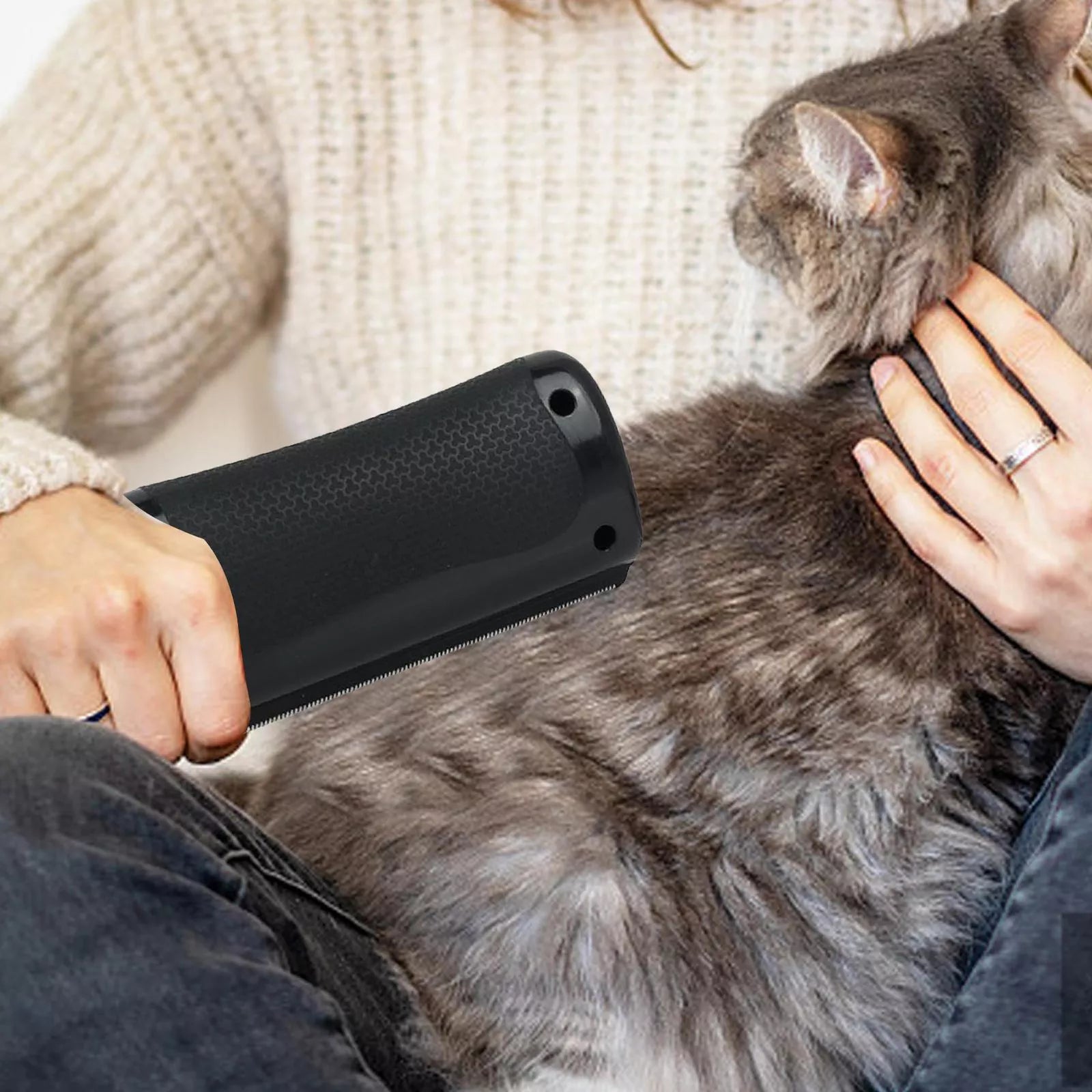 HairSwipe™ - Enhance Your Pet's Grooming Experience with Ease and Elegance!